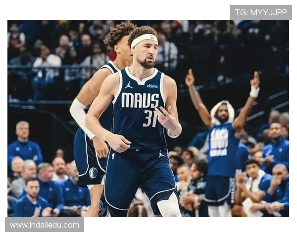 勇士力克独行侠强势延续连胜中